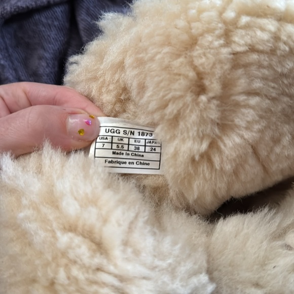 Tall, chestnut button, UGGs - Picture 4 of 5